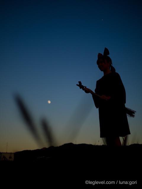 大分市 大野川 戸次 魔女の宅急便 キキ ジジ コスプレ ハロウィン モデル 吉野瑠那 撮影スタジオ 大分 レンタルスタジオ 101studio モデル事務所:寫音:写真集:大分:足:写真:大分県:足の写真:風景写真:モデル